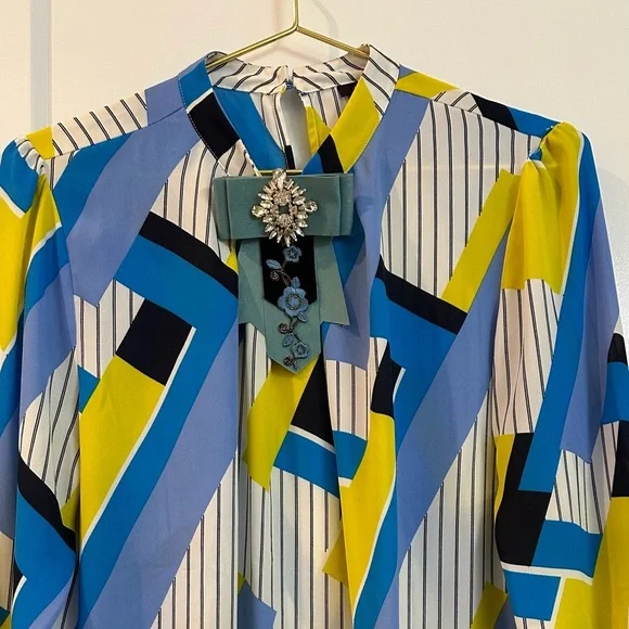 Halogen Graphic Print Long Sleeve Blouse - Size M - GUC - Picture 2 of 9